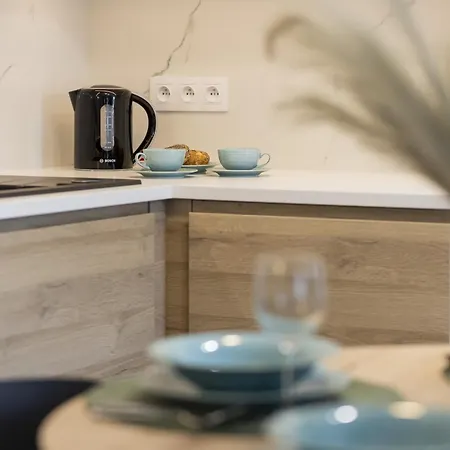 Daire Aleja Solidarnosci Modern & Cozy Downtown By Renters