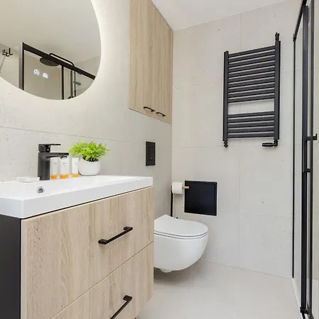Aleja Solidarnosci Modern & Cozy Downtown By Renters Daire *