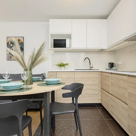 Aleja Solidarnosci Modern & Cozy Downtown By Renters Daire Varşova