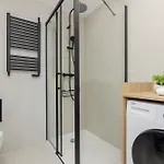 Aleja Solidarnosci Modern & Cozy Downtown By Renters Lägenhet *