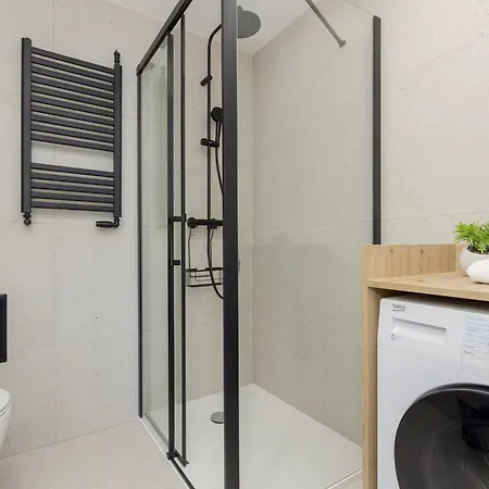 Aleja Solidarnosci Modern & Cozy Downtown By Renters 아파트 *